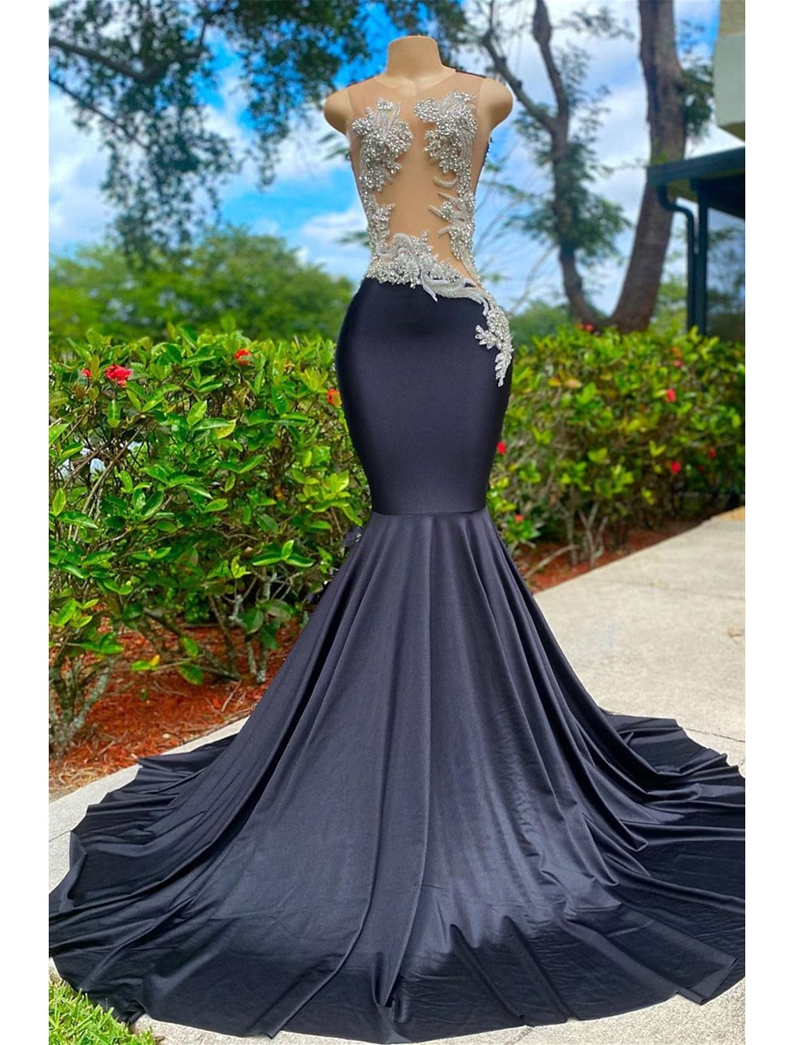 Meerjungfrau/Trompete Abendkleid Blumenkleid Formelle Hofschleppe Ärmellos Rundhals Afroamerikaner Satin mit Strass